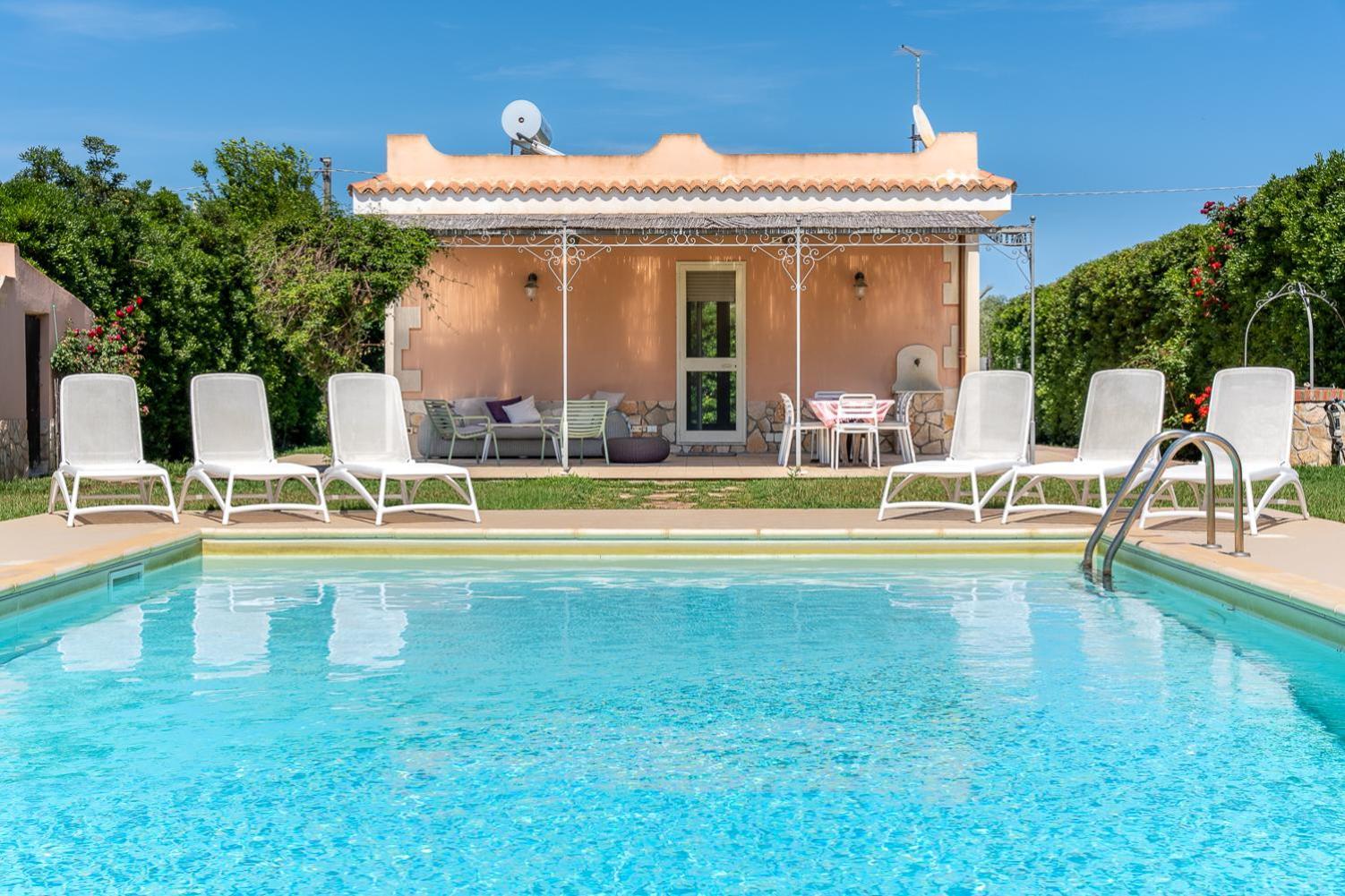 Villa Bouganville Con Piscina By Wonderful Italy Сиракуза Екстериор снимка