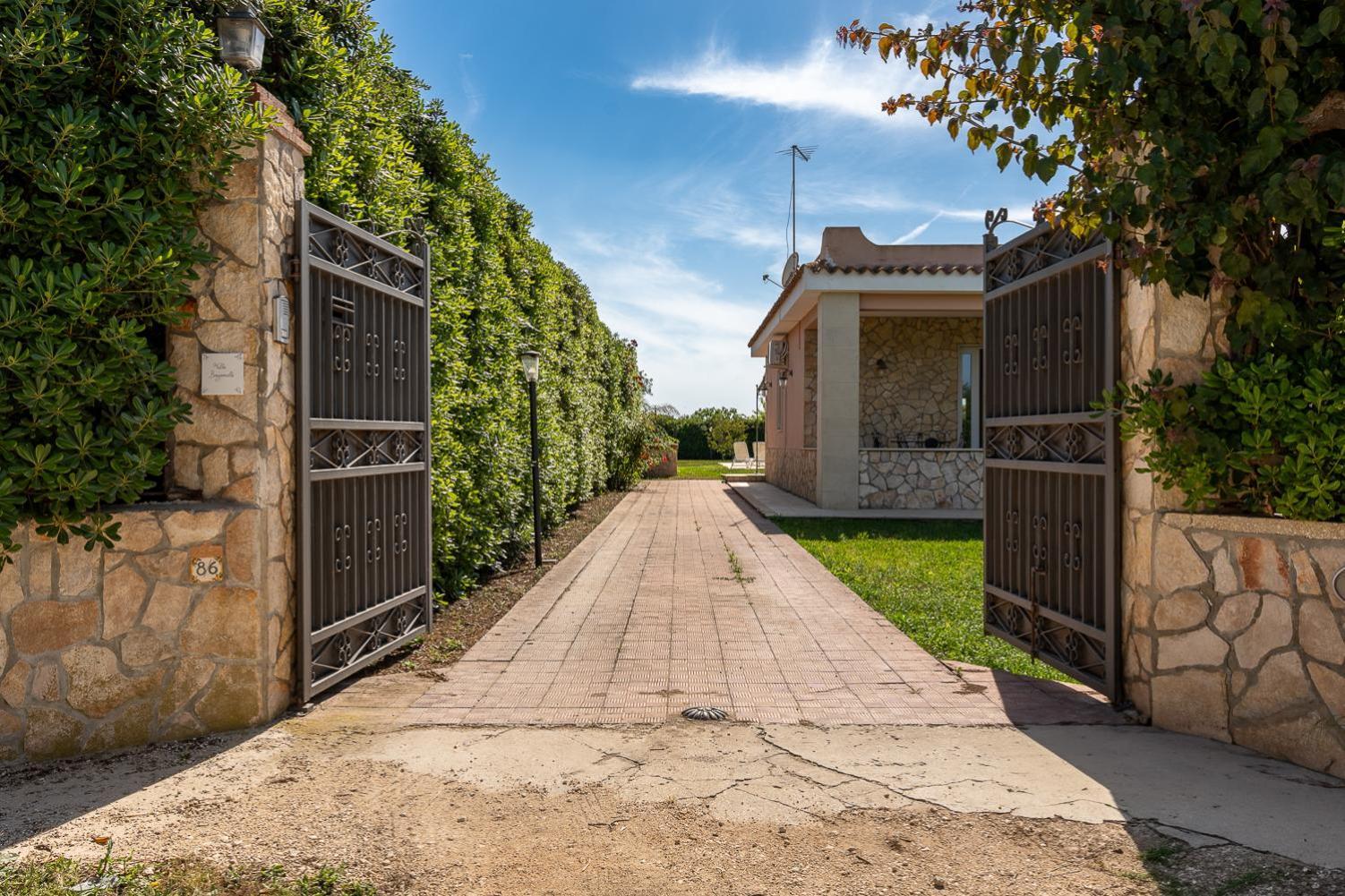 Villa Bouganville Con Piscina By Wonderful Italy Сиракуза Екстериор снимка